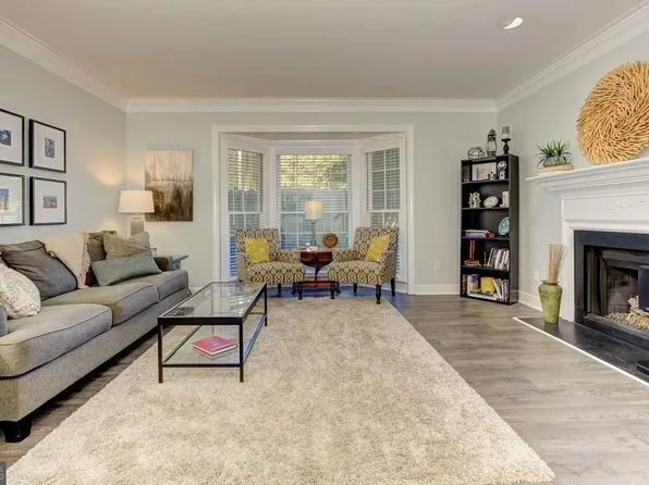 27 Mount Vernon Cir, Sandy Springs, GA 30338