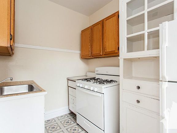 4th image of 550 W Aldine Ave #S2a