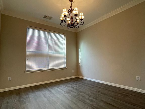 Formal dinning room