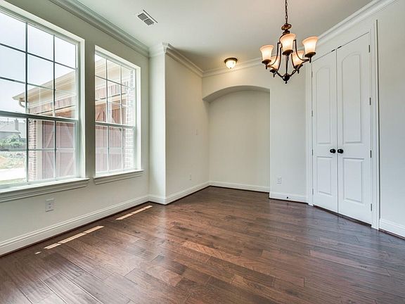 4th image of 905 Southern Hills Way