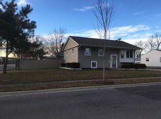 724 N Hillcrest Dr, Romeoville, IL 60446