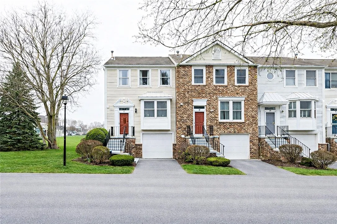 105 Jordache Ln photo 1