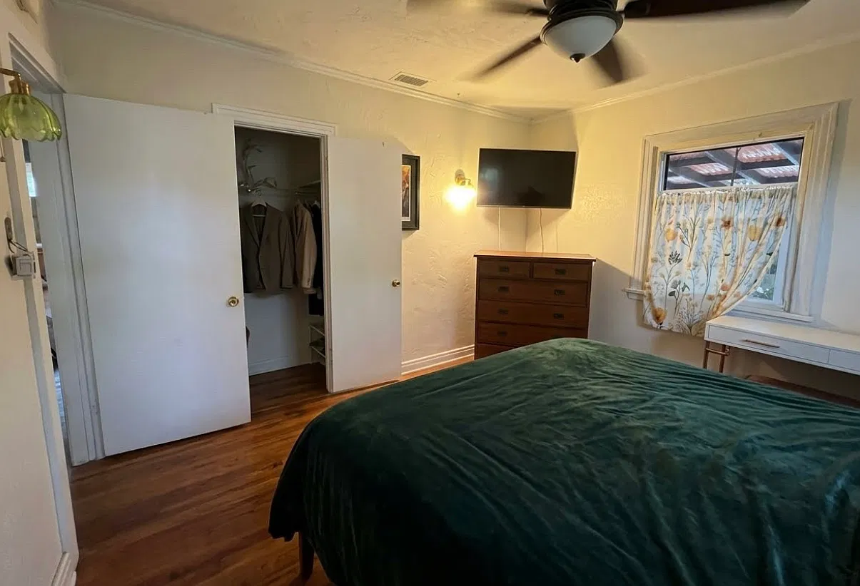 2 bed, 1100 sqft, $3,300 — Photo 2