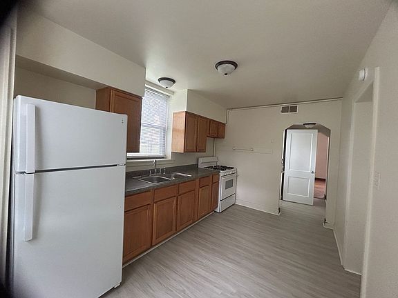 2nd image of 1011 W Locust St #2