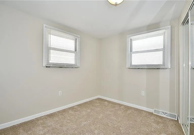 3743 Brownsville Rd — Photo 6