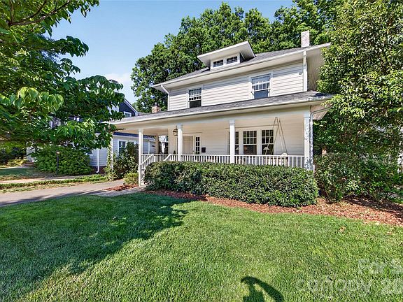 4th image of 2127 Crescent Ave