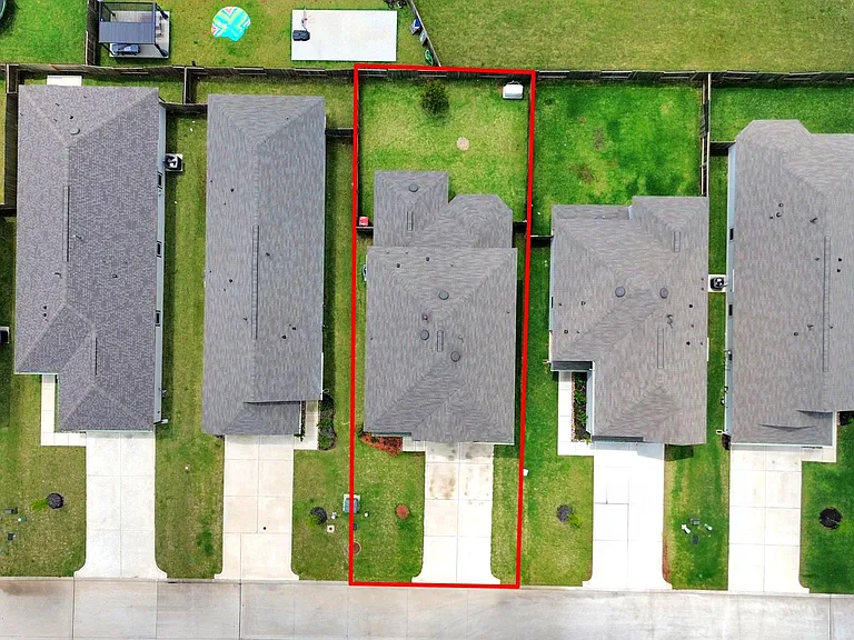 2473 Carp Dr — Photo 40