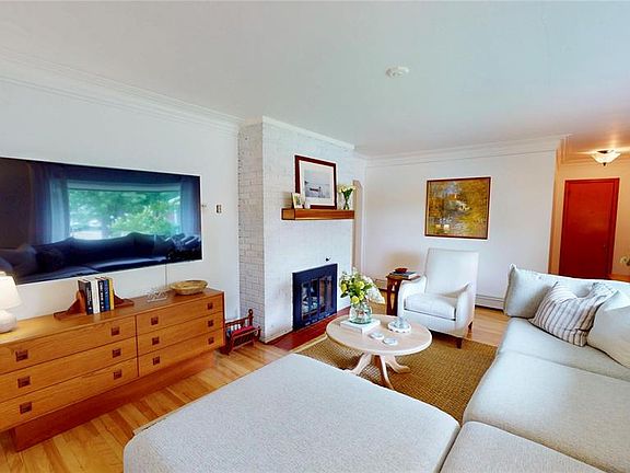 5th image of 438 Beresford St