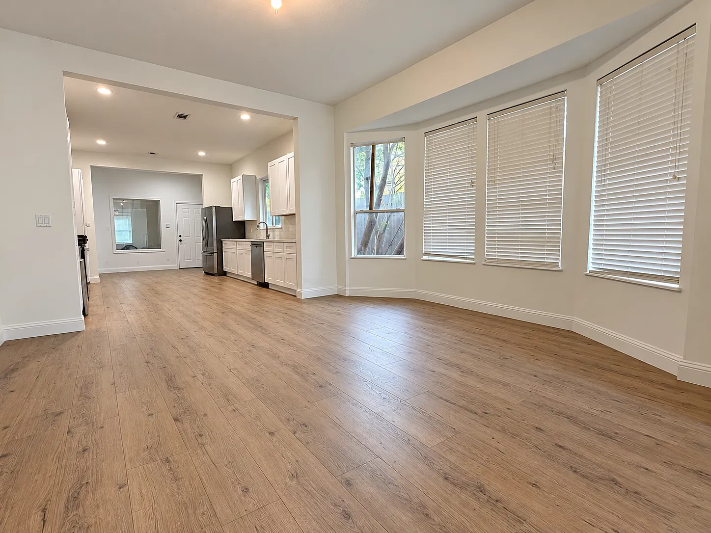 3 bed, 1640 sqft, $3,300 — Photo 4