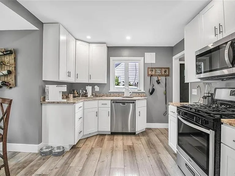 265 Perry St — Photo 9