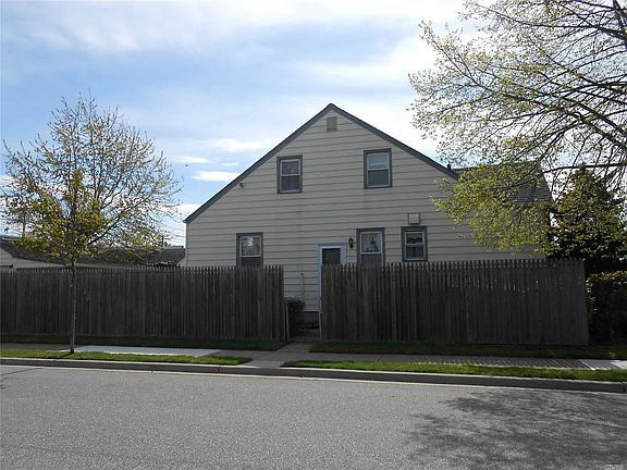 4th image of 239 Arlington St