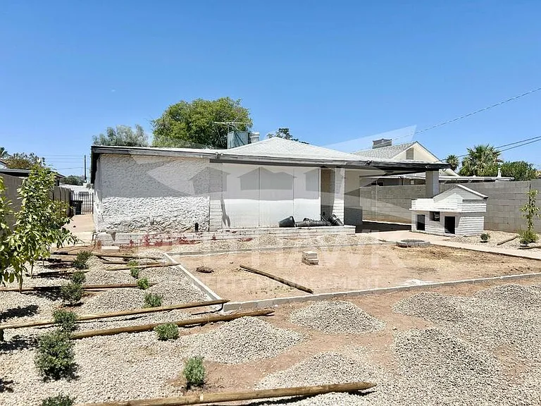 281 S California St — Photo 30