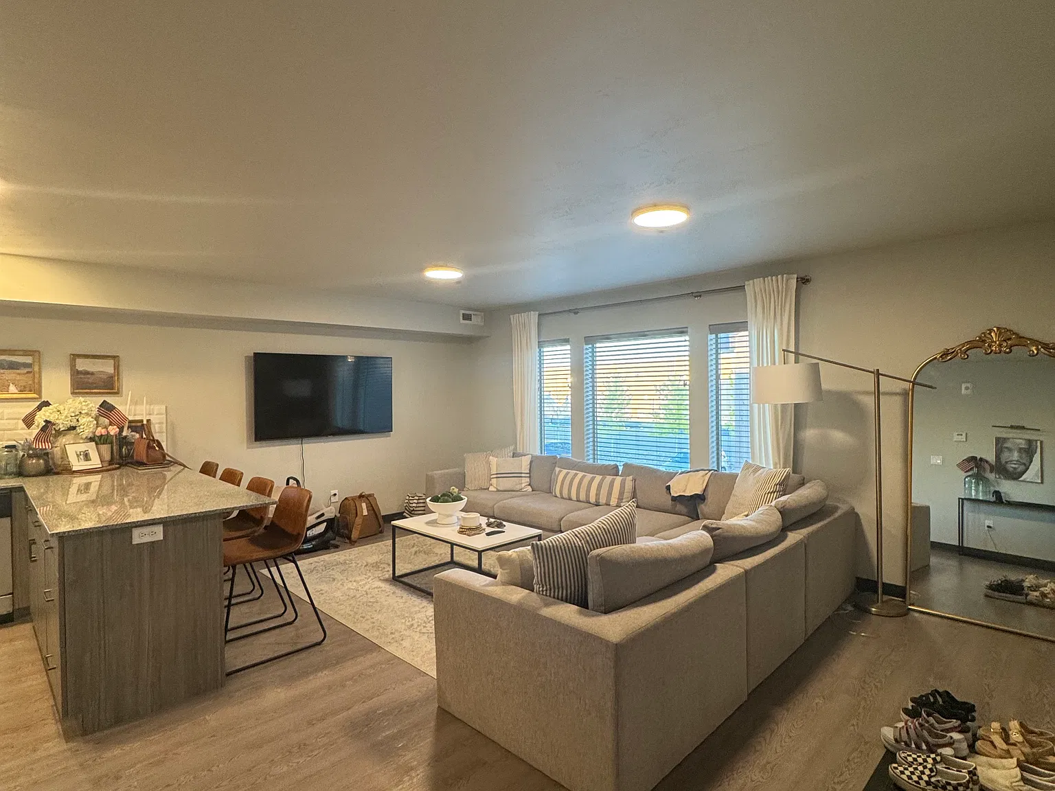 2 bed, 815 sqft, $1,350 — Photo 2