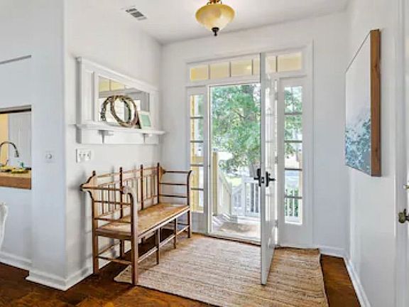 2nd image of 144 Avenue Of Oaks