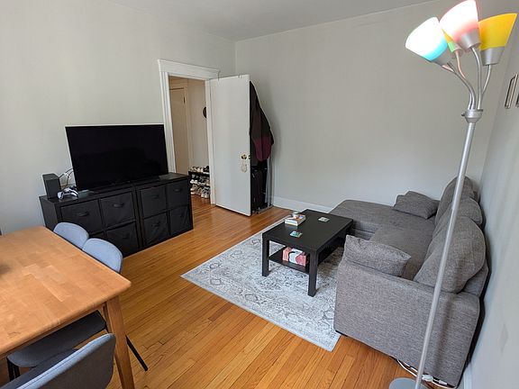 4th image of 370 Chestnut Hill Ave APT 34