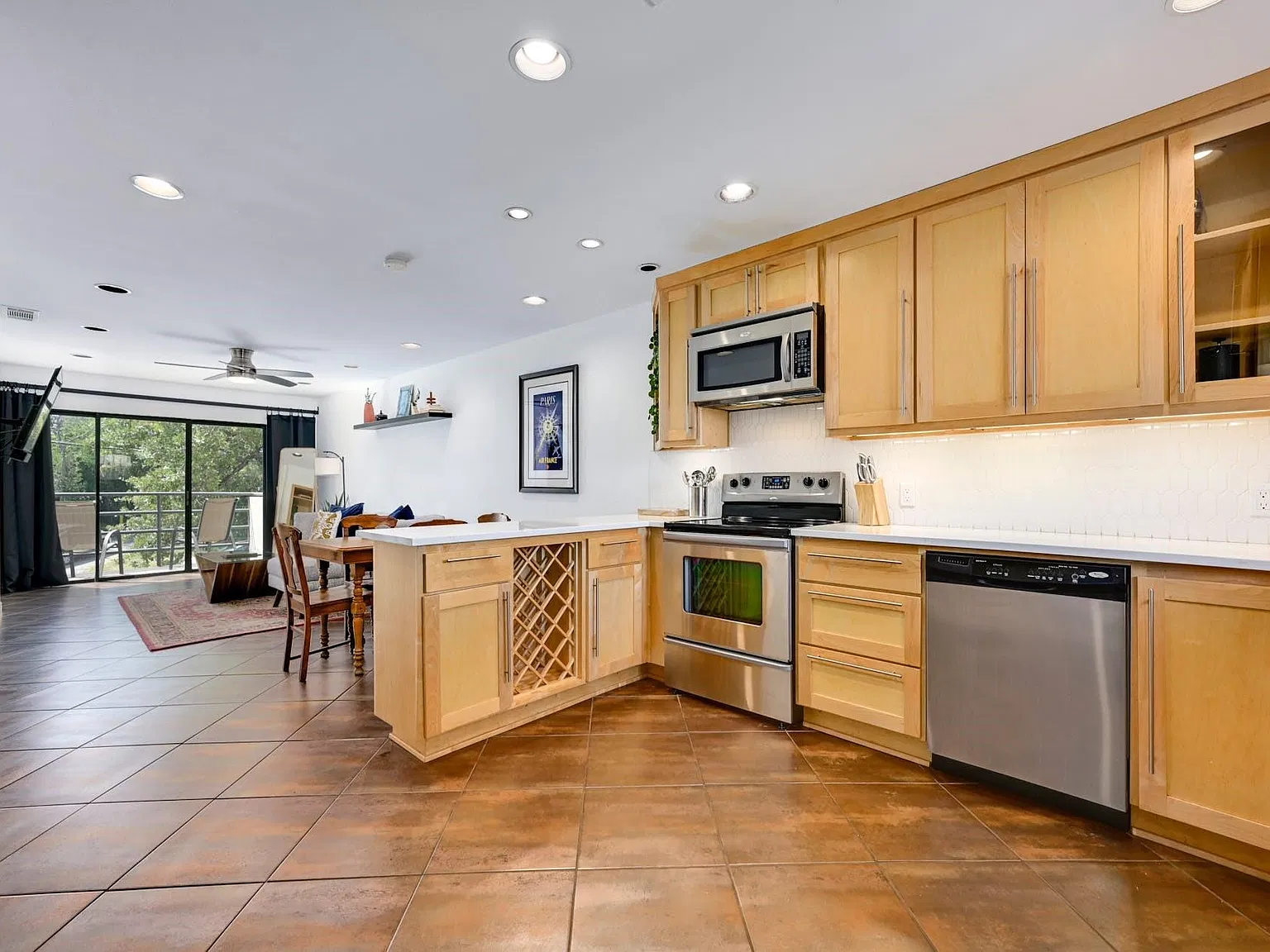 2 bed, 2.5 bath, 1025 sqft, $2,750 — Photo 3