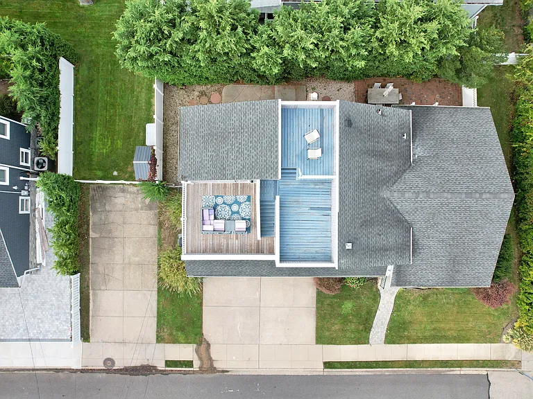 2 Biarritz St — Photo 3
