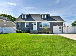 383 Violet St, Massapequa Park, NY 11762