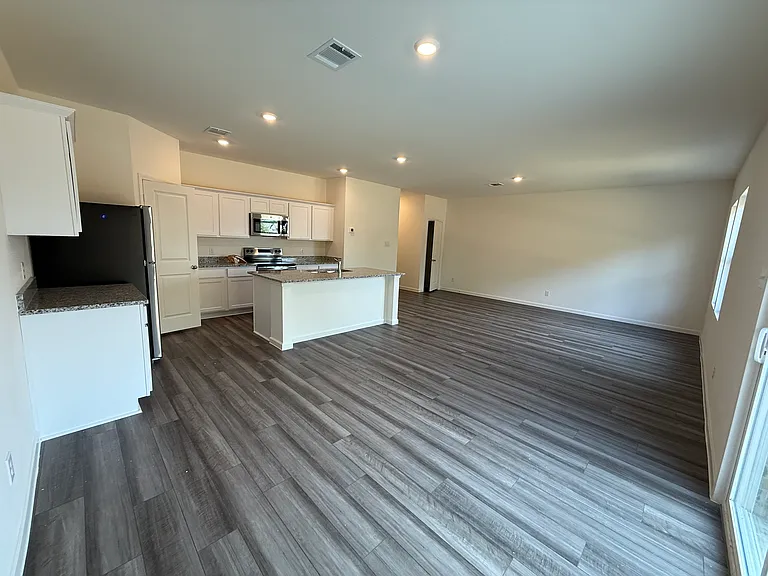 2201 Burnwood St — Photo 7