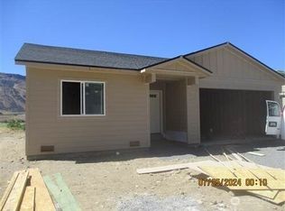 486 Hammond Ln, Rock Island, WA 98850