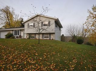 1539 Roosevelt Dr S, West Bend, WI 53090