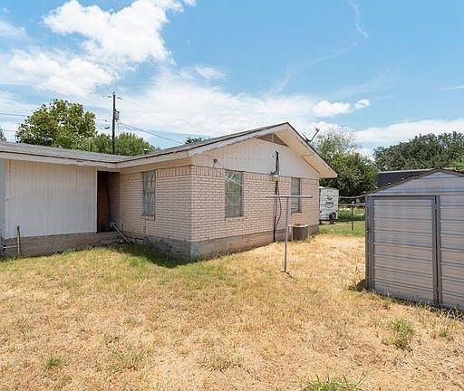 3rd image of 2311 Champion Ave