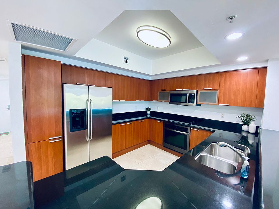 Bright and spacious kitchen