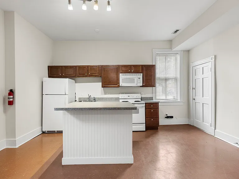 2107 W Main St — Photo 10