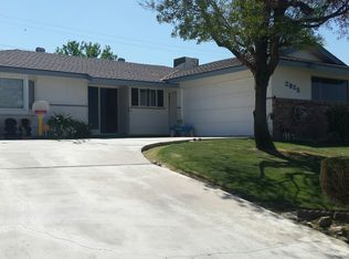 2825 Christmas Tree Ln, Bakersfield, CA 93306