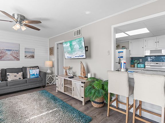 2nd image of 775 Gulf Shore Dr Unit 2016