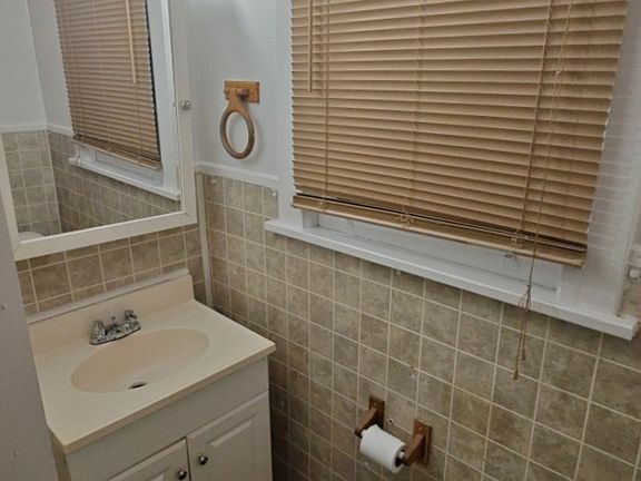 3rd image of 539 N Franklin St APT 1