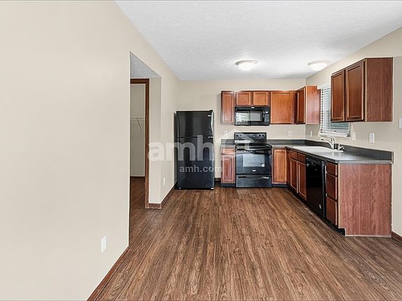 3rd image of 5829 Sharets Dr