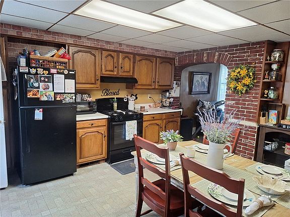 5th image of 107 Glen Ave