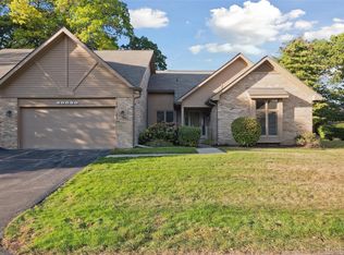 29620 Nova Woods Dr, Farmington, MI 48331