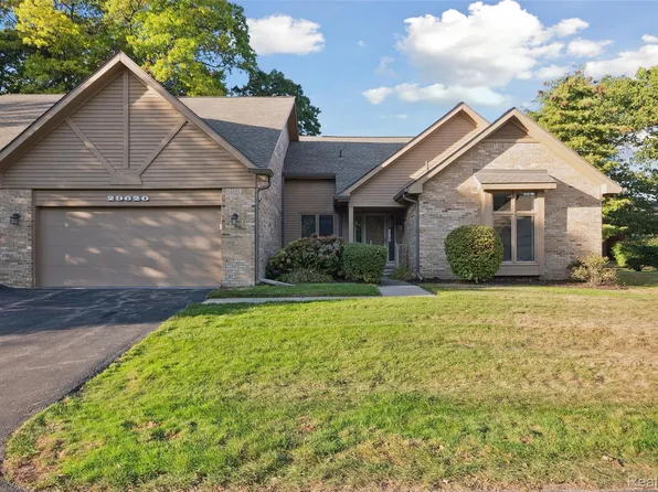 29620 Nova Woods Dr, Farmington, MI 48331
