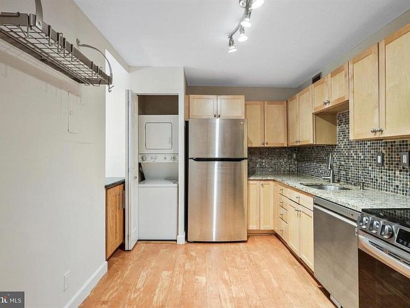 4th image of 309 Yoakum Pkwy APT 902