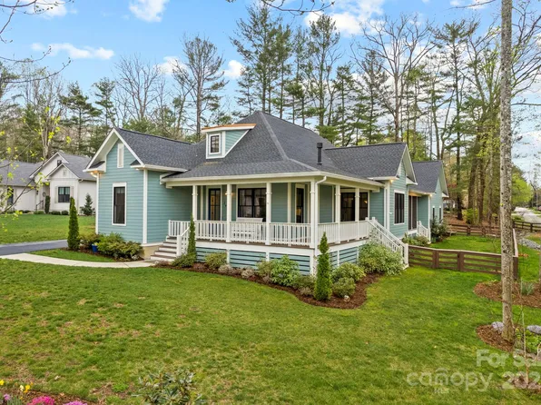 299 Lindsey Farm Dr, Flat Rock, NC 28731