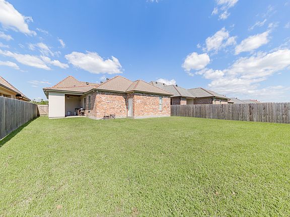 3rd image of 415 Dunvegan Ct
