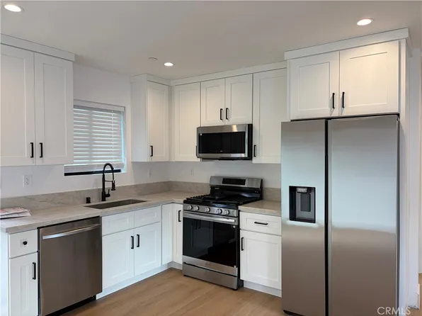19212 Calvert St, Reseda, CA 91335