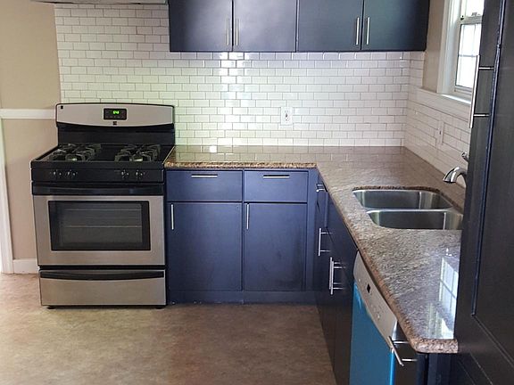 2nd image of 425 Grand Blvd