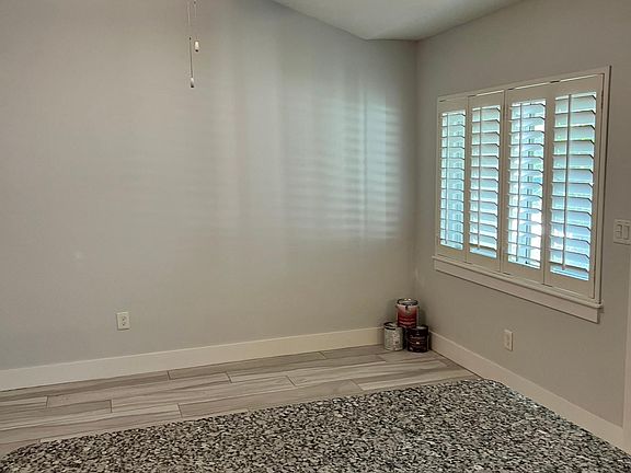 4th image of 109 E Kaley St