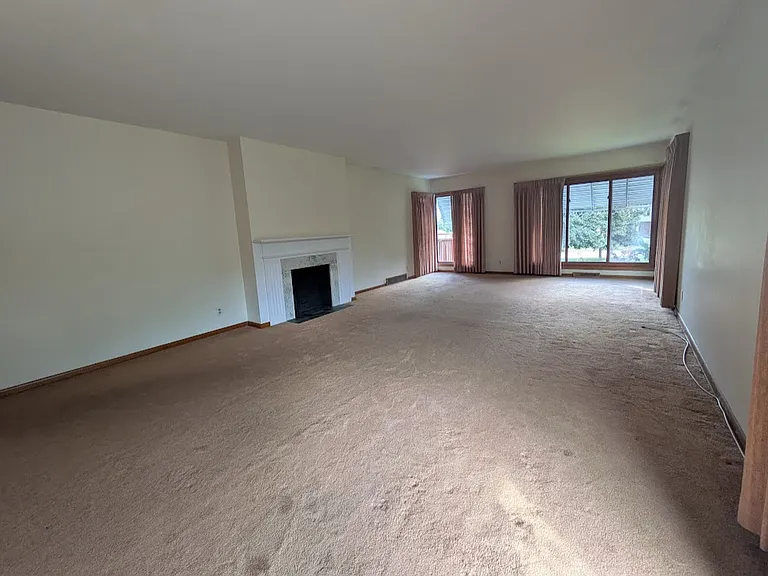 6234 N Canterbury Rd #UPSTAIRS — Photo 16