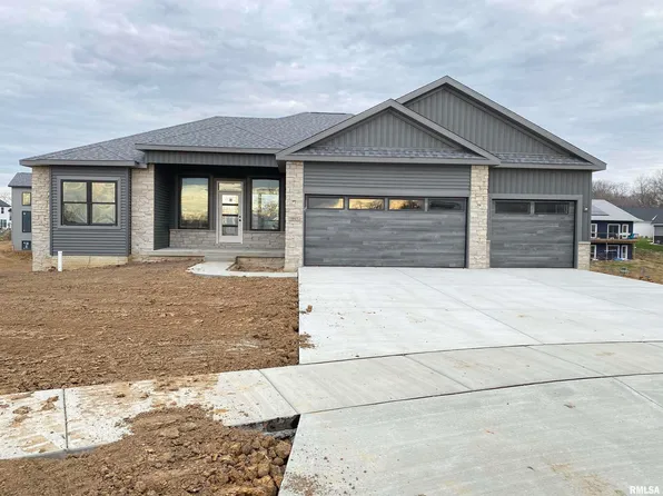 1915 Athena Ct, Chatham, IL 62629