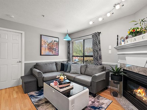 4th image of 7 Gorge Rd W #202