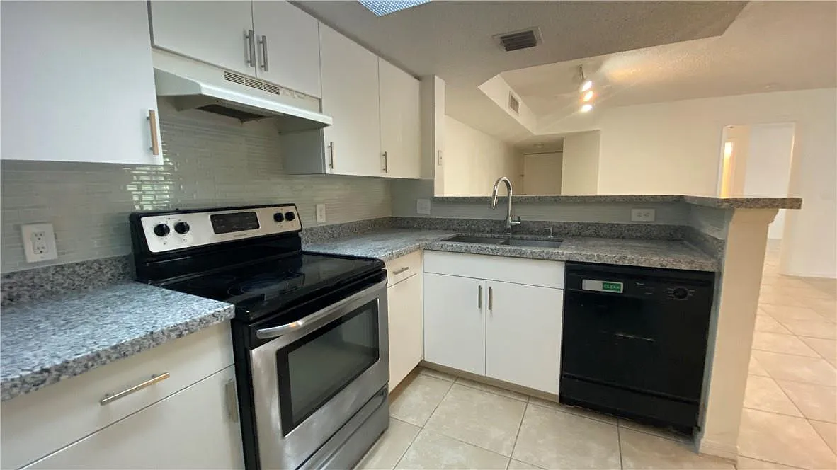 2 bed, 2.0 bath, 1246 sqft, $2,200 — Photo 2