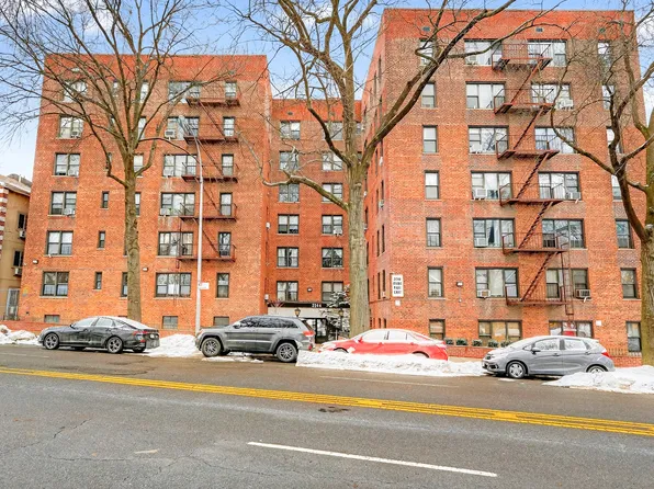 2244 Bronx Park East image 1 of 38