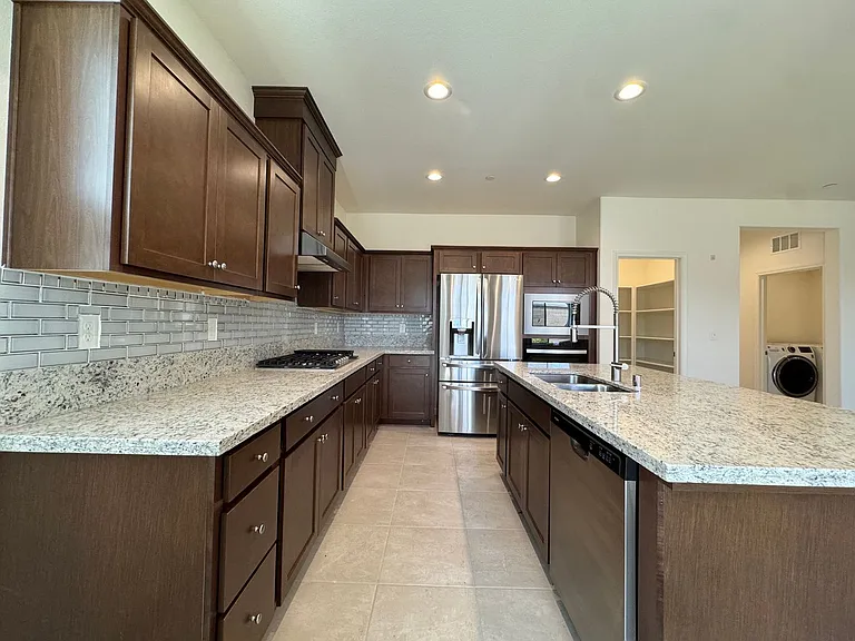 1267 Las Rosas Ave — Photo 6