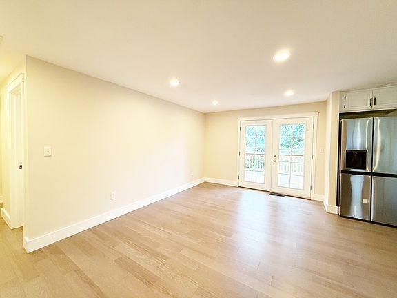 5th image of 18611 10th Ave NE