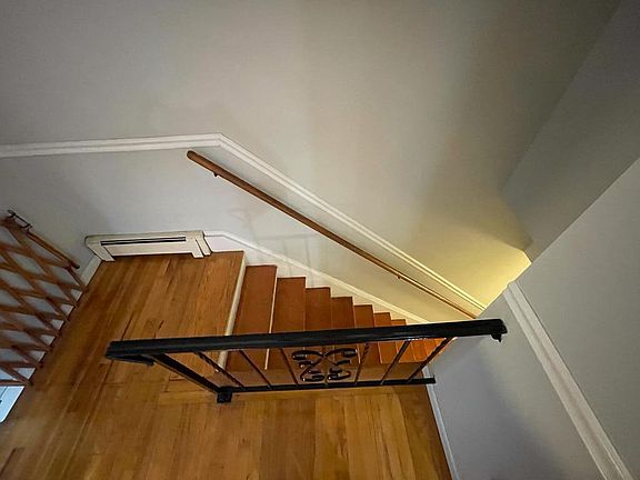 3rd image of 292 Magnolia Ave APT 2