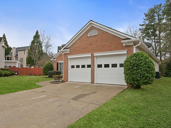 2nd image of 826 Stansbury Dr